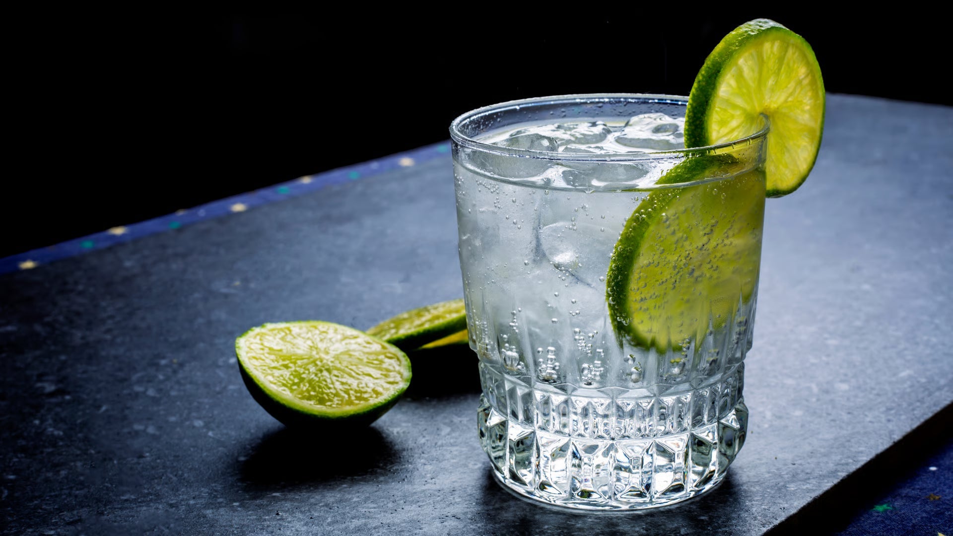 The Top 10 Benefits of Drinking Sparkling Water